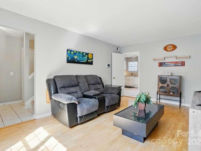 6044 Heath Valley Road, Charlotte, NC 28210.  MLS# CAR4269219, YatesRealty ID 23002. 