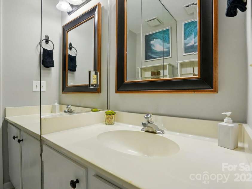 6044 Heath Valley Road, Charlotte, NC 28210.  MLS# CAR4269219, YatesRealty ID 23002. 