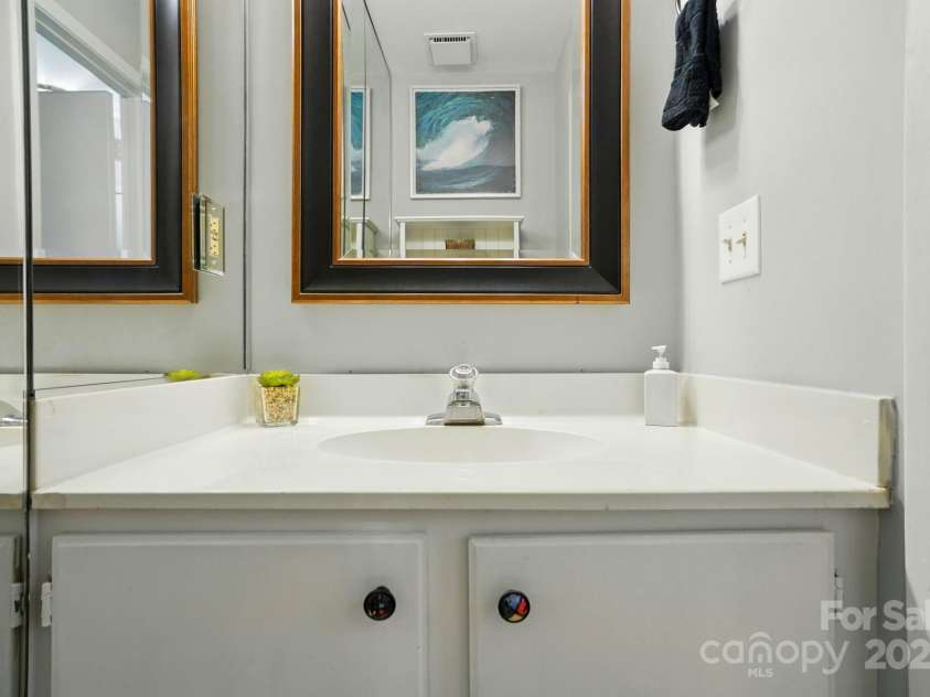 6044 Heath Valley Road, Charlotte, NC 28210.  MLS# CAR4269219, YatesRealty ID 23002. 