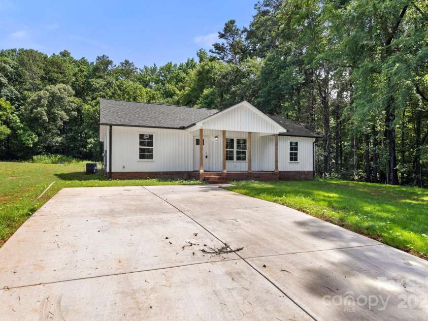 1234 Goodnight Lane, Kannapolis, NC 28081.  MLS# CAR4272946, YatesRealty ID 23003. 