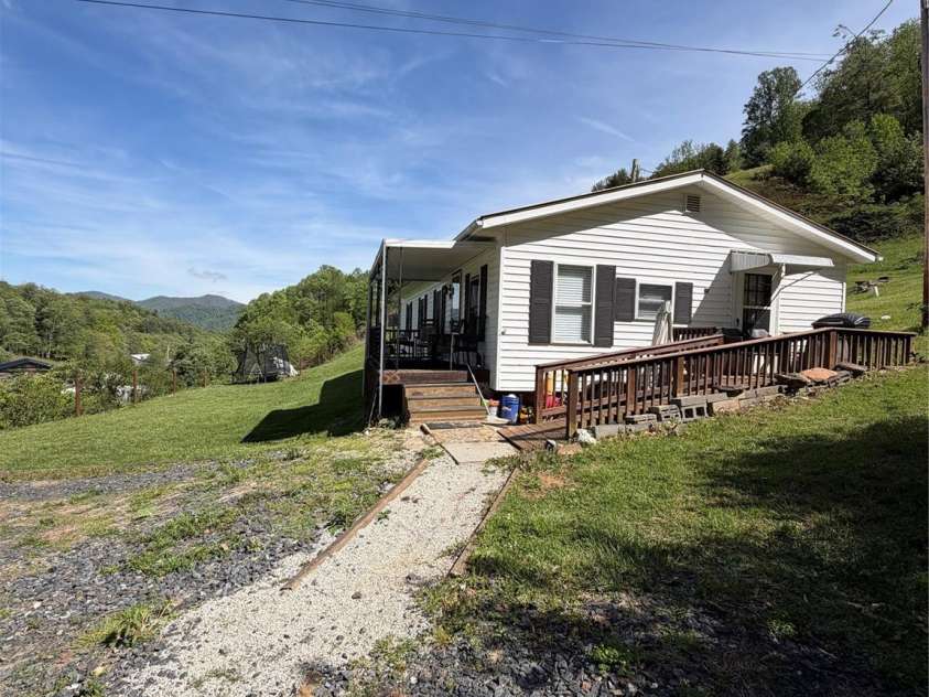 1663 Bailey Branch Road, Burnsville, NC 28714.  MLS# CAR4375451, YatesRealty ID 23003. 