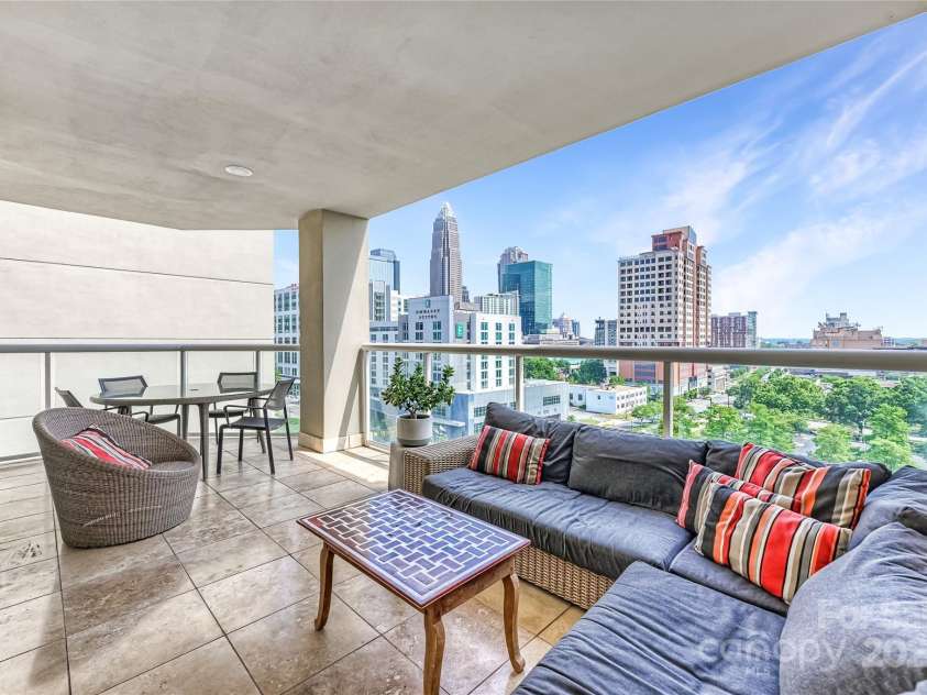 520 Martin Luther King Jr Boulevard, Charlotte, NC 28202.  MLS# CAR4260279, YatesRealty ID 23004. 