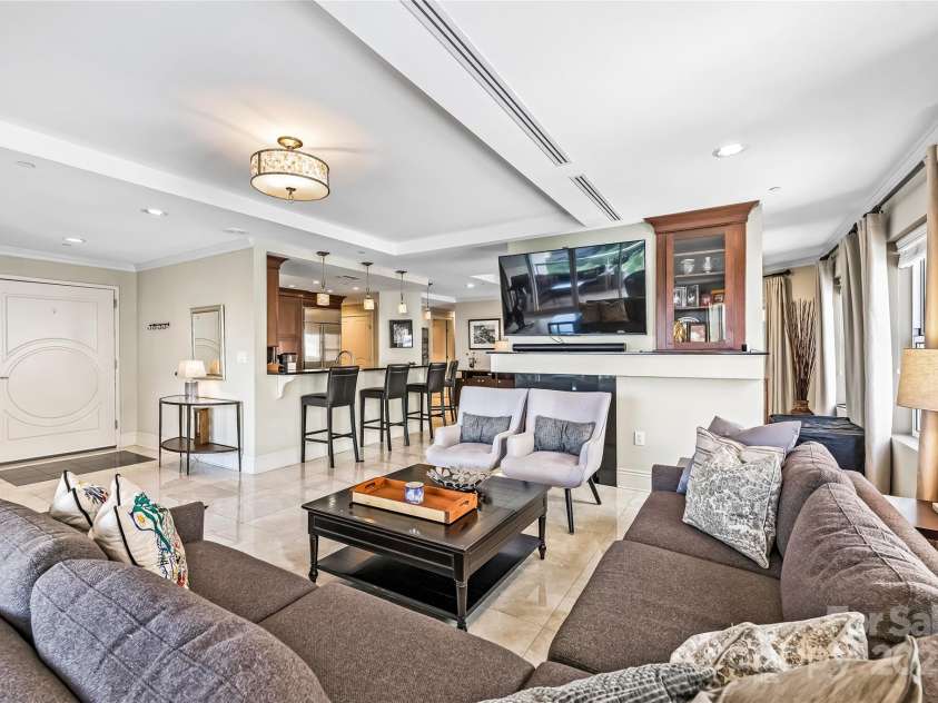 520 Martin Luther King Jr Boulevard, Charlotte, NC 28202.  MLS# CAR4260279, YatesRealty ID 23004. 