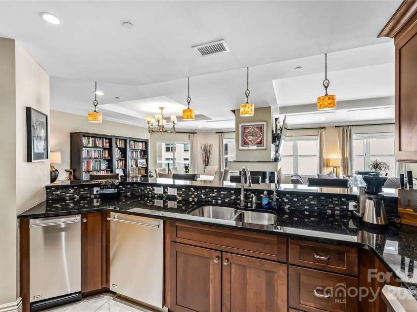 520 Martin Luther King Jr Boulevard, Charlotte, NC 28202.  MLS# CAR4260279, YatesRealty ID 23004. 