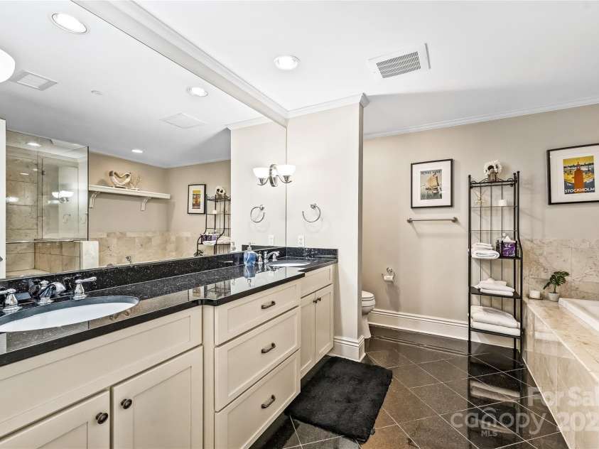 520 Martin Luther King Jr Boulevard, Charlotte, NC 28202.  MLS# CAR4260279, YatesRealty ID 23004. 