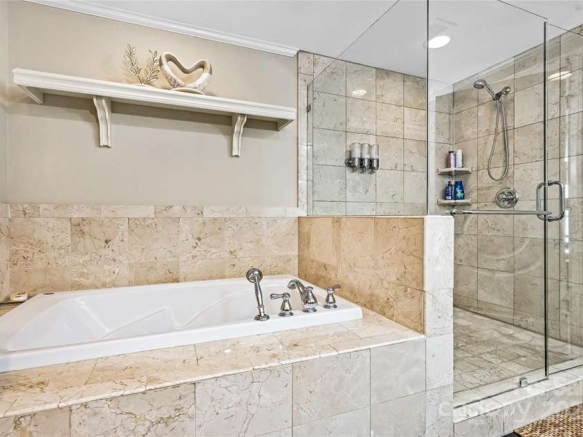 520 Martin Luther King Jr Boulevard, Charlotte, NC 28202.  MLS# CAR4260279, YatesRealty ID 23004. 