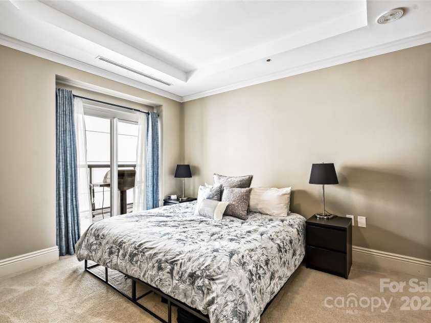 520 Martin Luther King Jr Boulevard, Charlotte, NC 28202.  MLS# CAR4260279, YatesRealty ID 23004. 