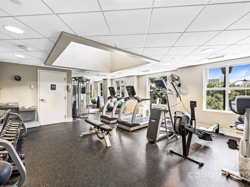 520 Martin Luther King Jr Boulevard, Charlotte, NC 28202.  MLS# CAR4260279, YatesRealty ID 23004. 