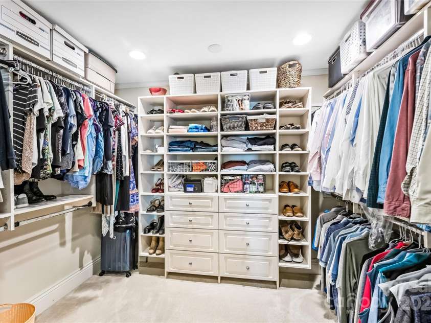 520 Martin Luther King Jr Boulevard, Charlotte, NC 28202.  MLS# CAR4260279, YatesRealty ID 23004. You'll LOVE this dreamy walk in!