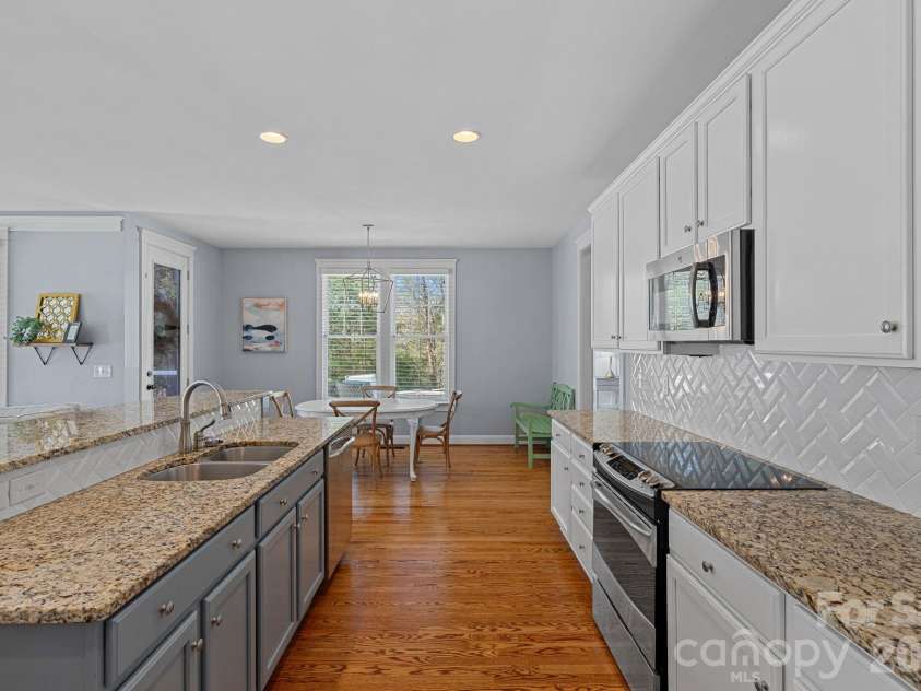5595 Morris Hunt Drive, Fort Mill, SC 29708.  MLS# CAR4359670, YatesRealty ID 23004. 