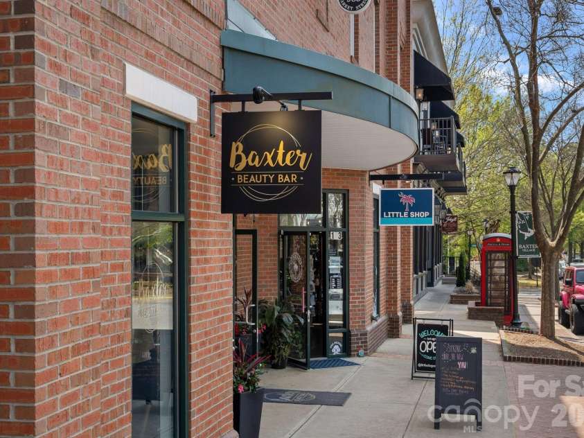 5595 Morris Hunt Drive, Fort Mill, SC 29708.  MLS# CAR4359670, YatesRealty ID 23004. Baxter Village Salon