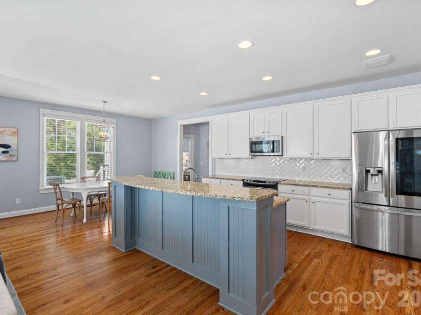 5595 Morris Hunt Drive, Fort Mill, SC 29708.  MLS# CAR4359670, YatesRealty ID 23004. Gorgeous kitchen!