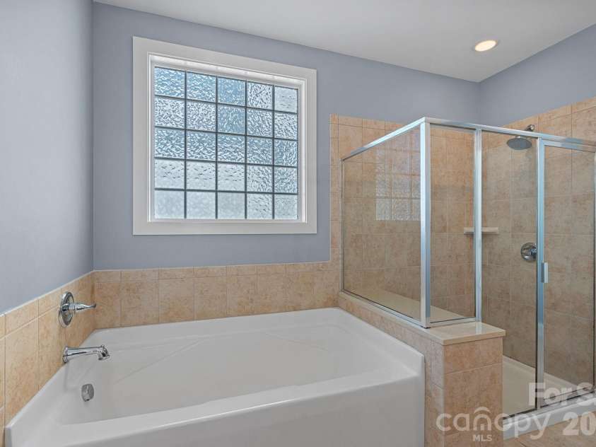 5595 Morris Hunt Drive, Fort Mill, SC 29708.  MLS# CAR4359670, YatesRealty ID 23004. Primay bathroom