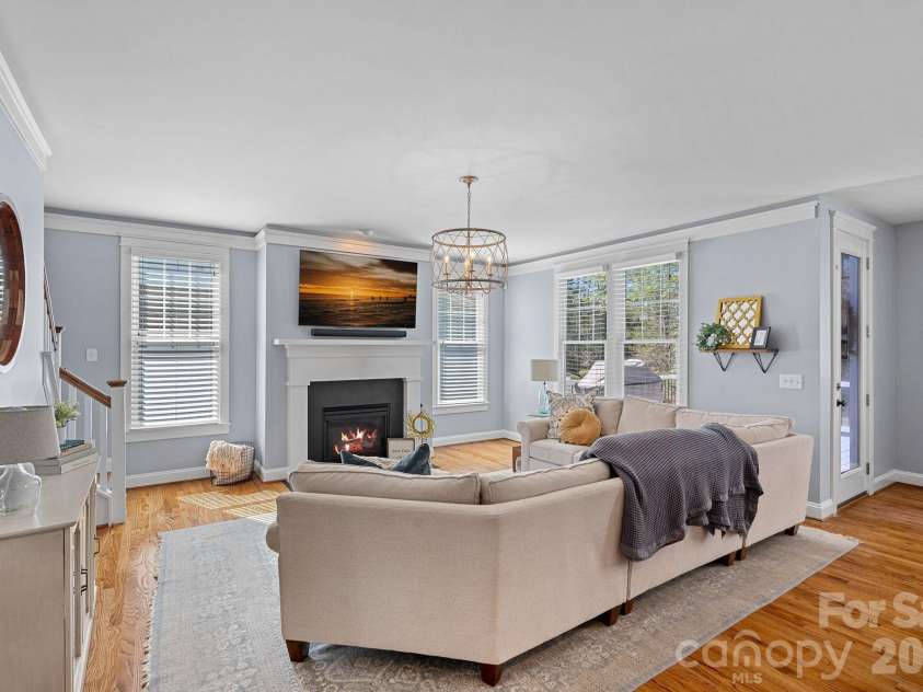 5595 Morris Hunt Drive, Fort Mill, SC 29708.  MLS# CAR4359670, YatesRealty ID 23004. So much natural light!