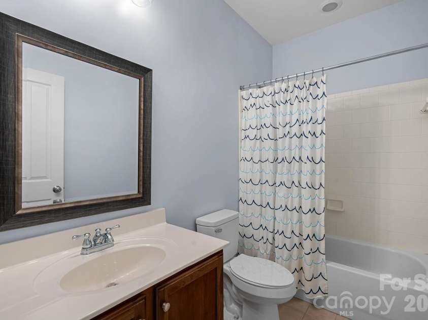 5595 Morris Hunt Drive, Fort Mill, SC 29708.  MLS# CAR4359670, YatesRealty ID 23004. Upstairs full bath 2