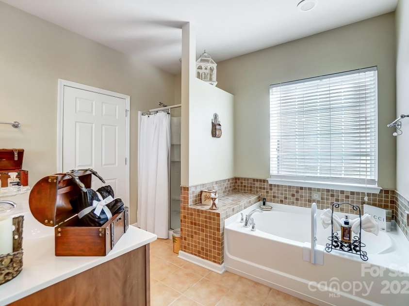 2221 Hartwell Lane, Fort Mill, SC 29707.  MLS# CAR4203000, YatesRealty ID 23005. 