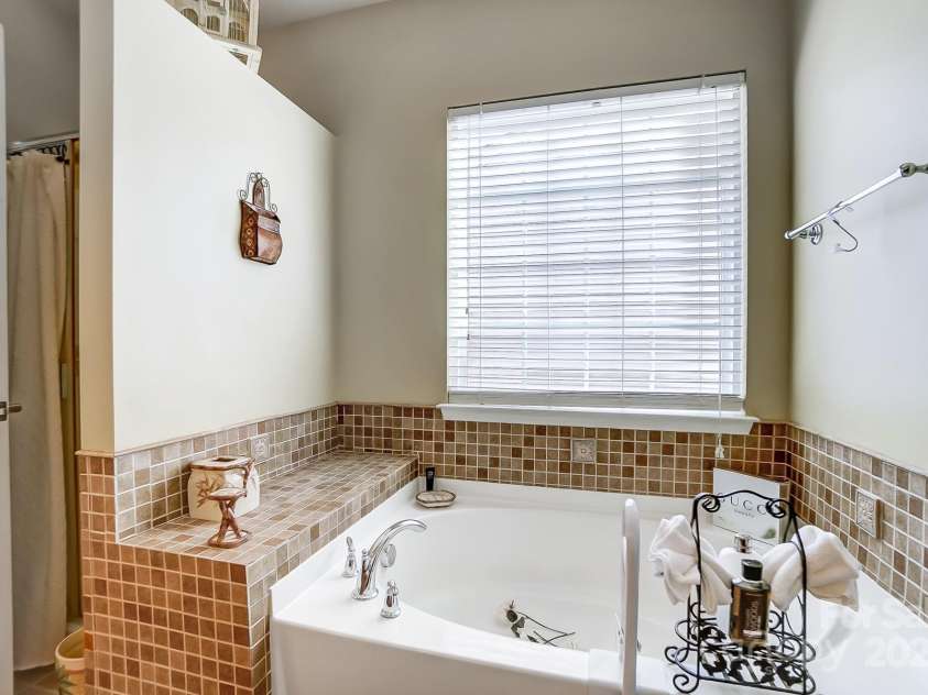 2221 Hartwell Lane, Fort Mill, SC 29707.  MLS# CAR4203000, YatesRealty ID 23005. 