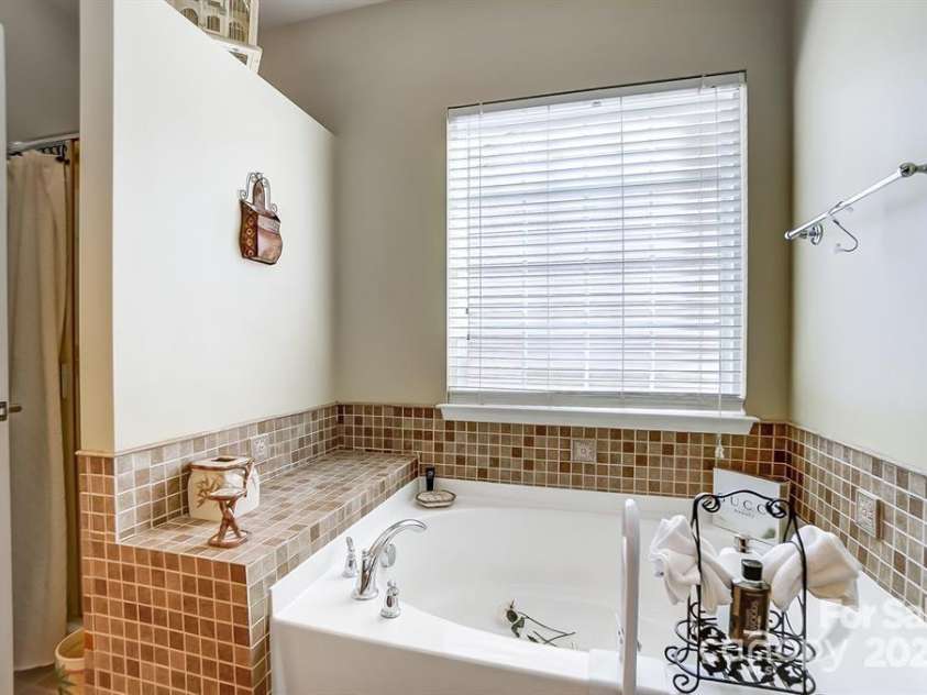 2221 Hartwell Lane, Fort Mill, SC 29707.  MLS# CAR4298530, YatesRealty ID 23005. 