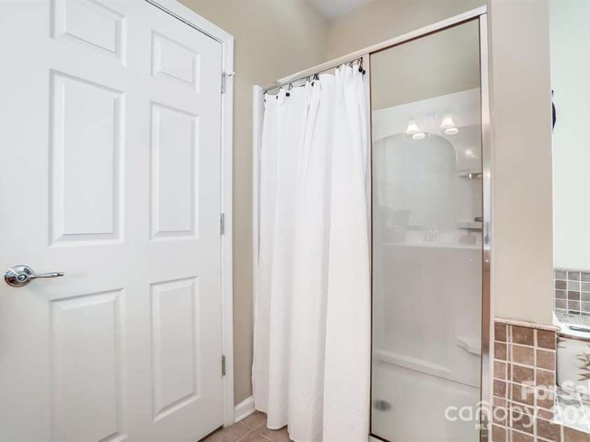 2221 Hartwell Lane, Fort Mill, SC 29707.  MLS# CAR4298530, YatesRealty ID 23005. 