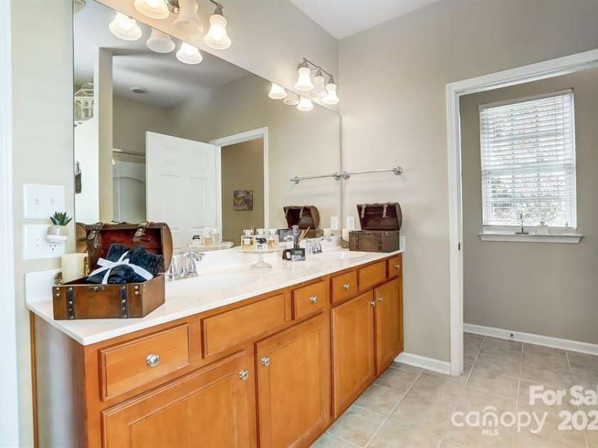 2221 Hartwell Lane, Fort Mill, SC 29707.  MLS# CAR4298530, YatesRealty ID 23005. 