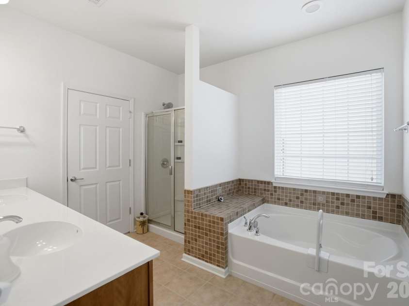 2221 Hartwell Lane, Fort Mill, SC 29707.  MLS# CAR4298530, YatesRealty ID 23005. 