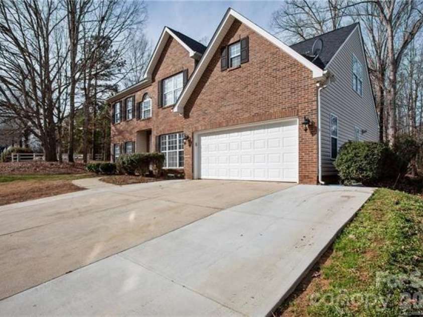 815 Knightsbridge Road, Fort Mill, SC 29708.  MLS# CAR4382869, YatesRealty ID 23005. 