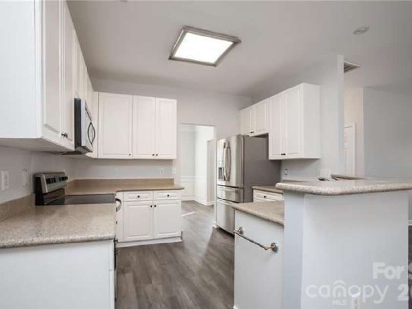 815 Knightsbridge Road, Fort Mill, SC 29708.  MLS# CAR4382869, YatesRealty ID 23005. 