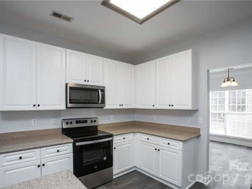 815 Knightsbridge Road, Fort Mill, SC 29708.  MLS# CAR4382869, YatesRealty ID 23005. 