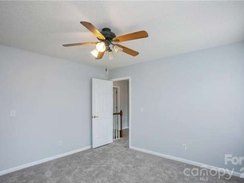 815 Knightsbridge Road, Fort Mill, SC 29708.  MLS# CAR4382869, YatesRealty ID 23005. 