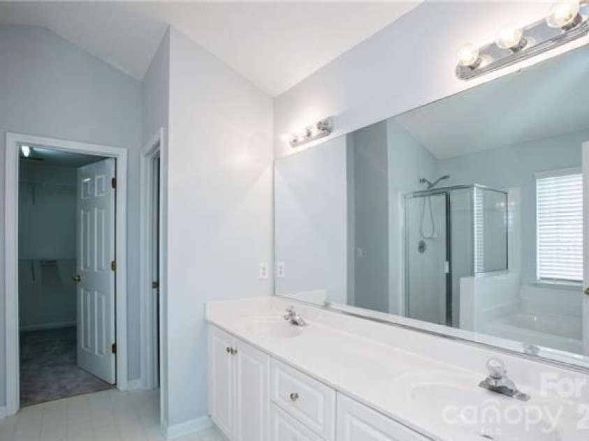 815 Knightsbridge Road, Fort Mill, SC 29708.  MLS# CAR4382869, YatesRealty ID 23005. 