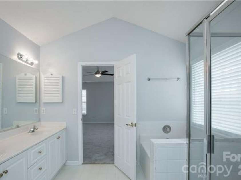 815 Knightsbridge Road, Fort Mill, SC 29708.  MLS# CAR4382869, YatesRealty ID 23005. 