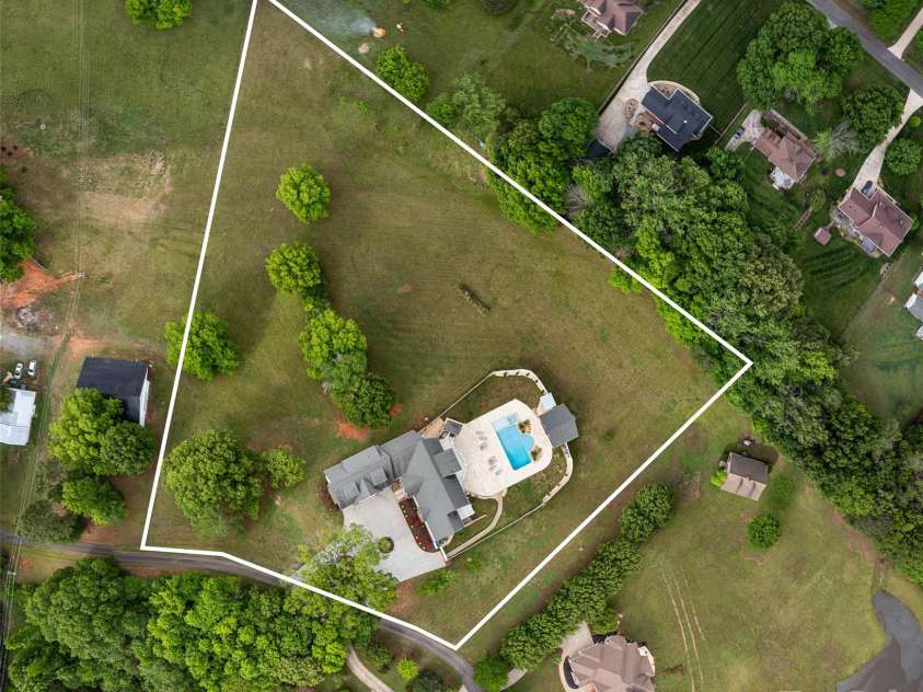 4511 Howey Farms Drive, Waxhaw, NC 28173.  MLS# CAR4379363, YatesRealty ID 23006. 