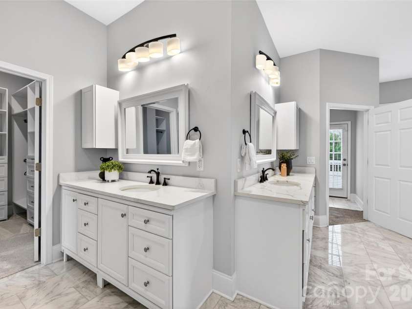 4511 Howey Farms Drive, Waxhaw, NC 28173.  MLS# CAR4379363, YatesRealty ID 23006. 