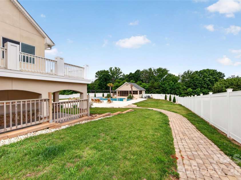 4511 Howey Farms Drive, Waxhaw, NC 28173.  MLS# CAR4379363, YatesRealty ID 23006. 