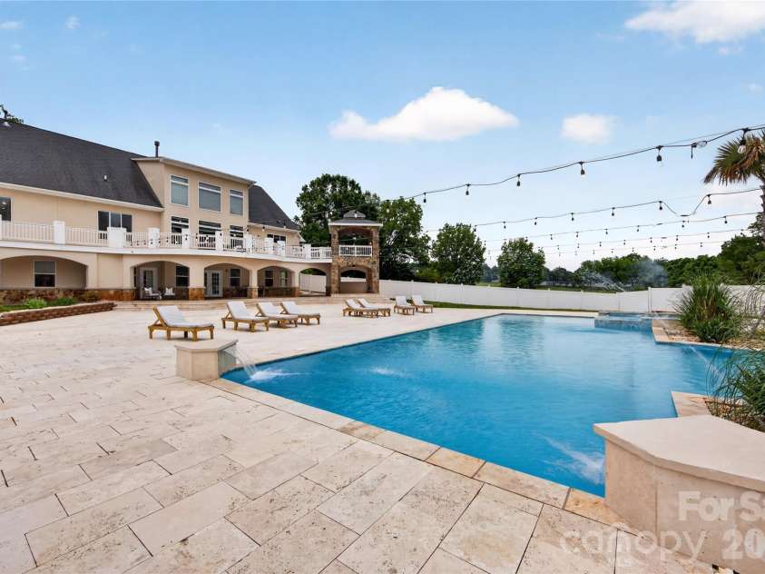 4511 Howey Farms Drive, Waxhaw, NC 28173.  MLS# CAR4379363, YatesRealty ID 23006. 