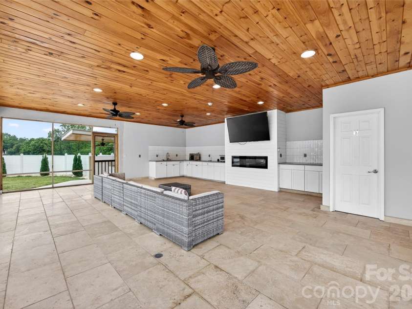 4511 Howey Farms Drive, Waxhaw, NC 28173.  MLS# CAR4379363, YatesRealty ID 23006. 