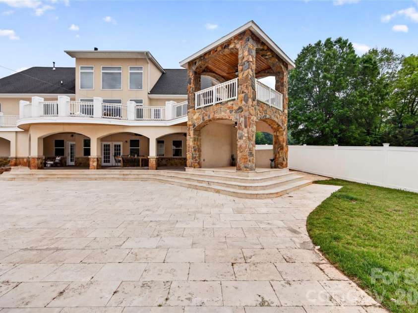 4511 Howey Farms Drive, Waxhaw, NC 28173.  MLS# CAR4379363, YatesRealty ID 23006. 