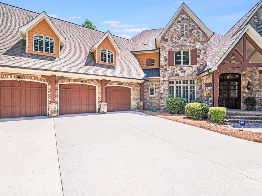 600 Beauhaven Lane, Waxhaw, NC 28173.  MLS# CAR4274733, YatesRealty ID 23007. 