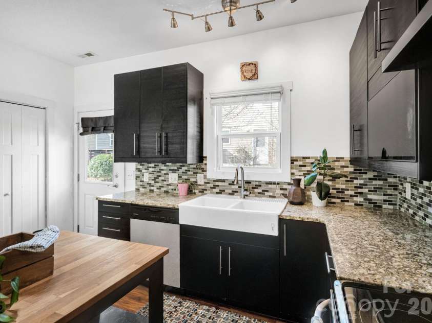 7 Mill Creek Loop, Asheville, NC 28806.  MLS# CAR4356339, YatesRealty ID 23008. 