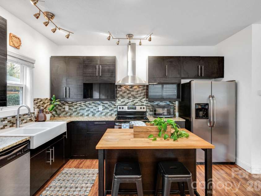 7 Mill Creek Loop, Asheville, NC 28806.  MLS# CAR4356339, YatesRealty ID 23008. 