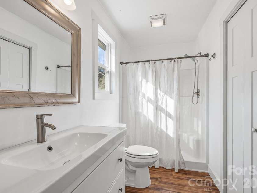 7 Mill Creek Loop, Asheville, NC 28806.  MLS# CAR4356339, YatesRealty ID 23008. 