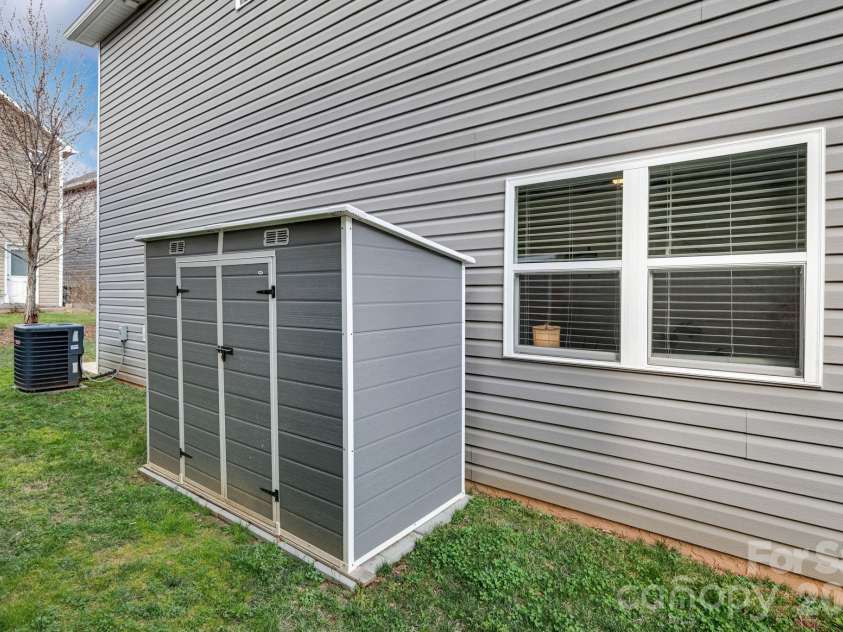 7 Mill Creek Loop, Asheville, NC 28806.  MLS# CAR4356339, YatesRealty ID 23008. 