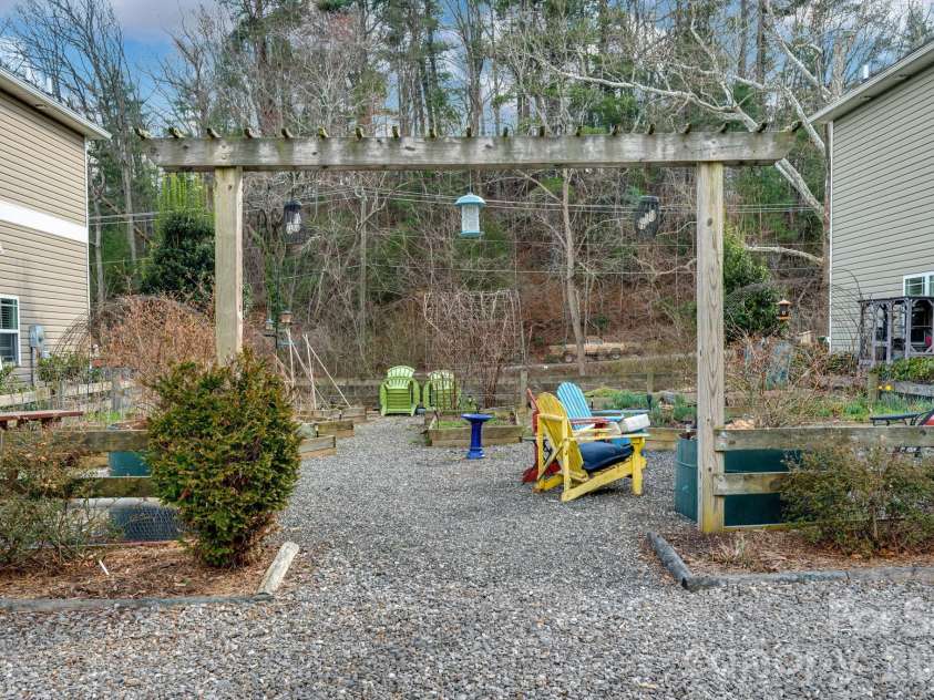 7 Mill Creek Loop, Asheville, NC 28806.  MLS# CAR4356339, YatesRealty ID 23008. 