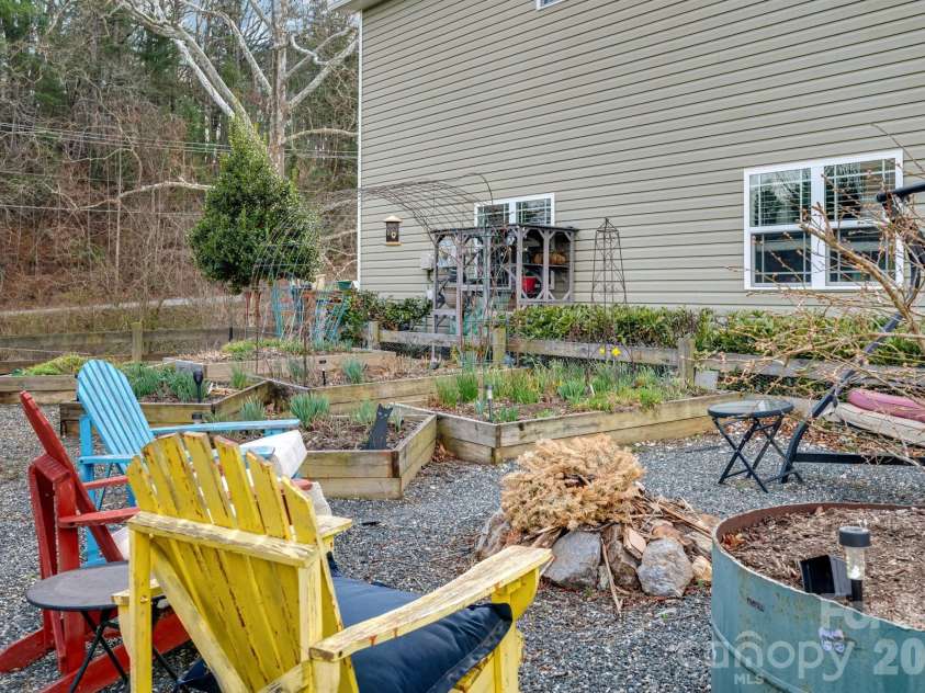 7 Mill Creek Loop, Asheville, NC 28806.  MLS# CAR4356339, YatesRealty ID 23008. 