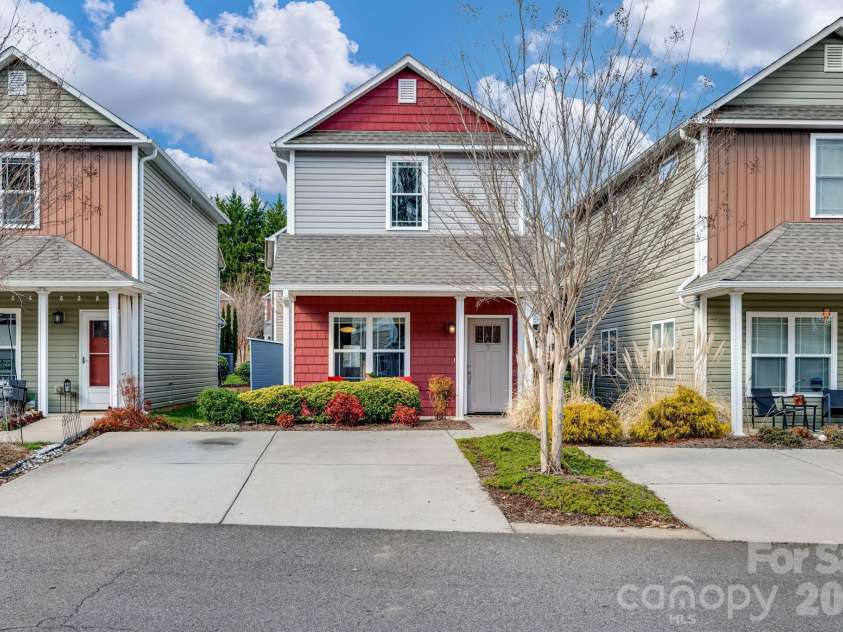 7 Mill Creek Loop, Asheville, NC 28806.  MLS# CAR4356339, YatesRealty ID 23008. 