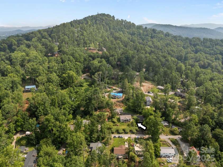 17 Laurel Road, Arden, NC 28704.  MLS# CAR4265020, YatesRealty ID 23009. 