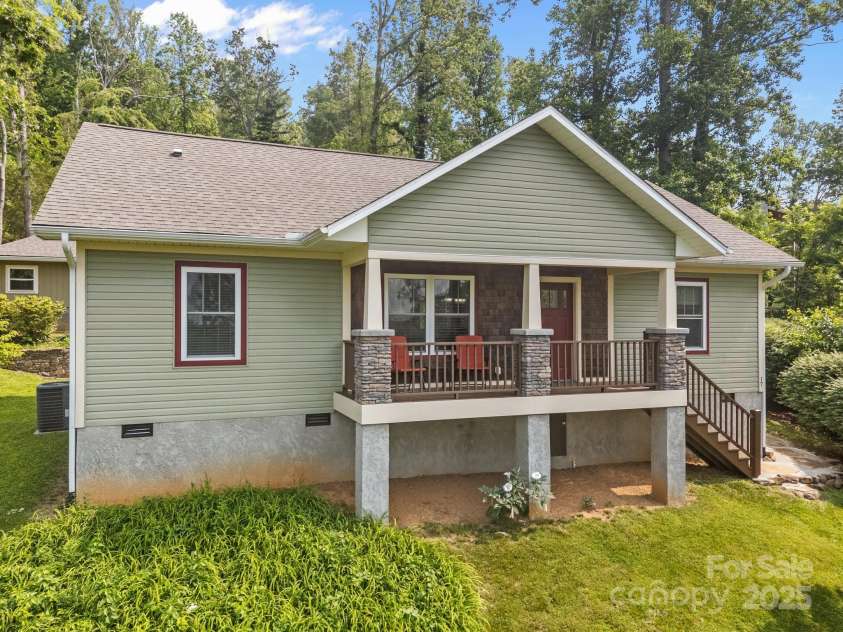 17 Laurel Road, Arden, NC 28704.  MLS# CAR4265020, YatesRealty ID 23009. Move-in ready Arts & Crafts home in Royal Pines