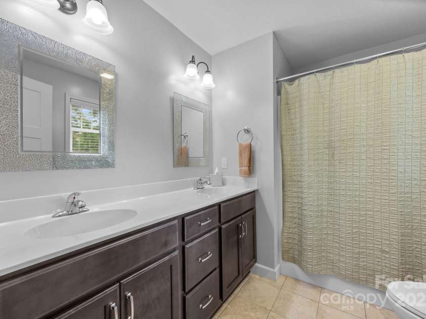17 Laurel Road, Arden, NC 28704.  MLS# CAR4265020, YatesRealty ID 23009. Primary bedroom bath with double vanity and bathtub