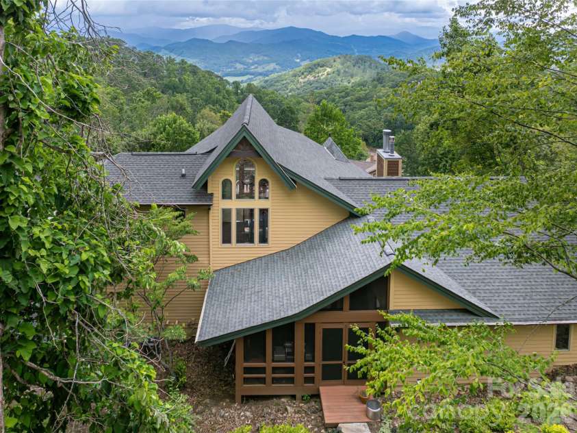 2280 Mountain Air Drive, Burnsville, NC 28714.  MLS# CAR4275710, YatesRealty ID 2301. 