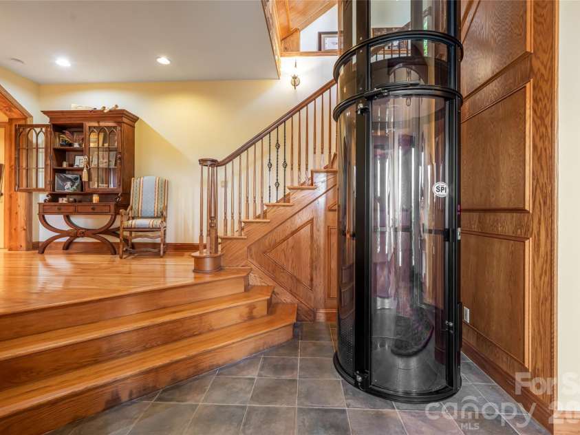 2280 Mountain Air Drive, Burnsville, NC 28714.  MLS# CAR4275710, YatesRealty ID 2301. 